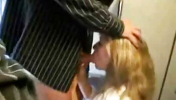 Una casalinga fa sesso lesbo video nonne troie con una troia porno mentre il marito guarda